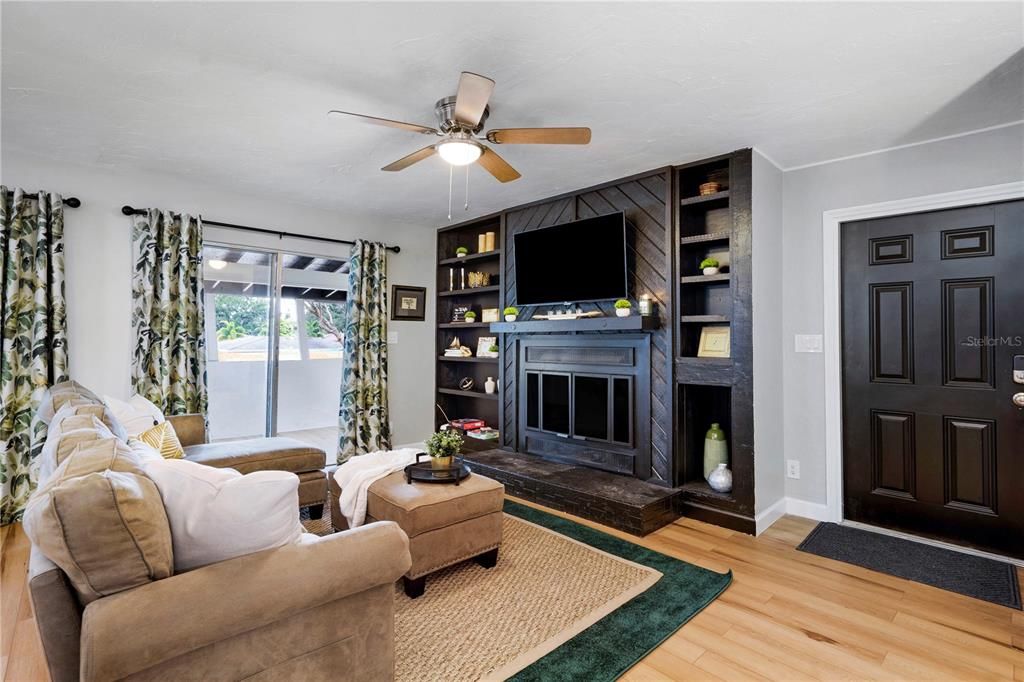 For Rent: $5,000 (3 beds, 2 baths, 1350 Square Feet)