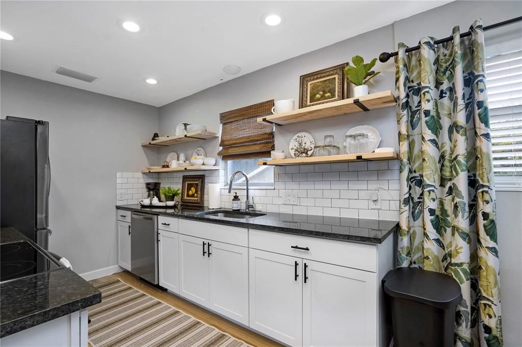 For Rent: $5,000 (3 beds, 2 baths, 1350 Square Feet)