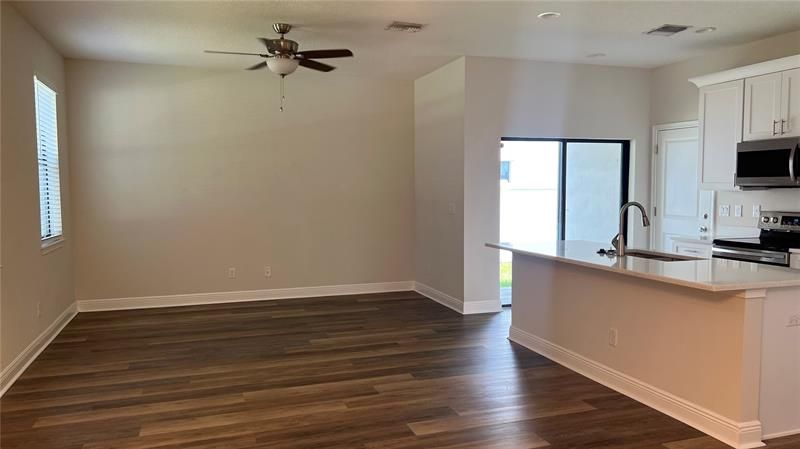 Recently Rented: $2,550 (3 beds, 2 baths, 1541 Square Feet)