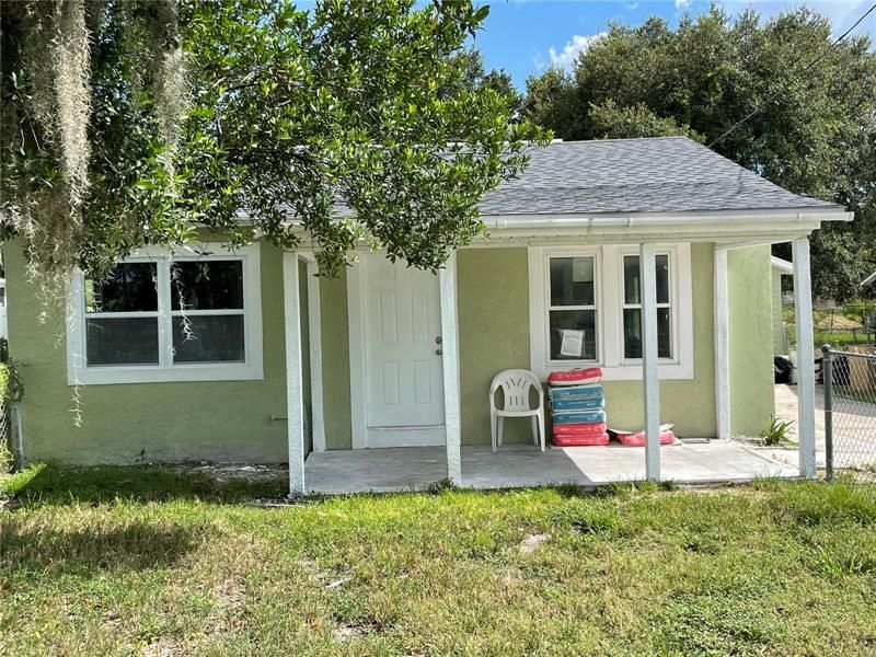 Recently Rented: $1,750 (3 beds, 2 baths, 1076 Square Feet)