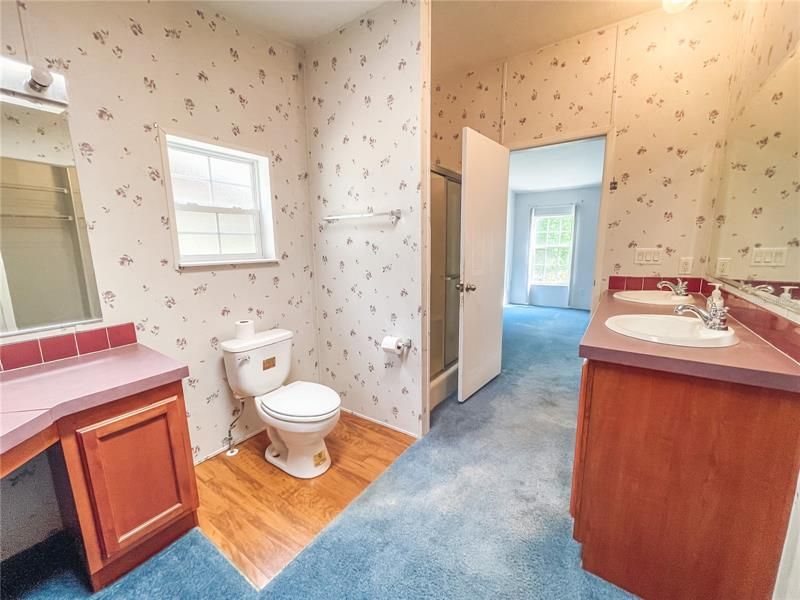 Recently Sold: $220,000 (3 beds, 2 baths, 1715 Square Feet)