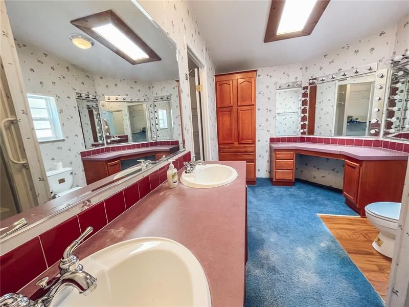 最近售出: $220,000 (3 贝兹, 2 浴室, 1715 平方英尺)