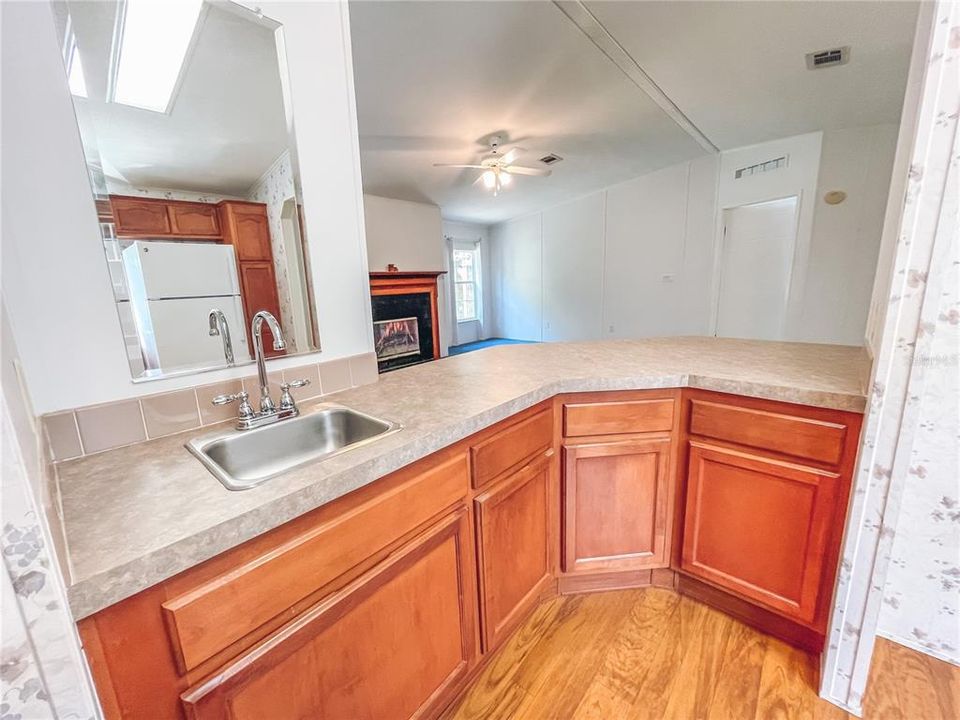 Recently Sold: $220,000 (3 beds, 2 baths, 1715 Square Feet)