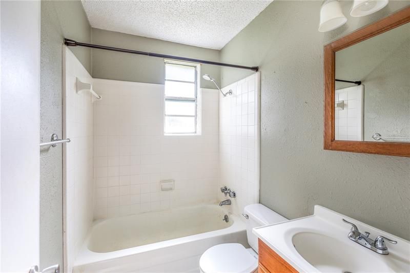 最近售出: $175,000 (3 贝兹, 2 浴室, 1330 平方英尺)