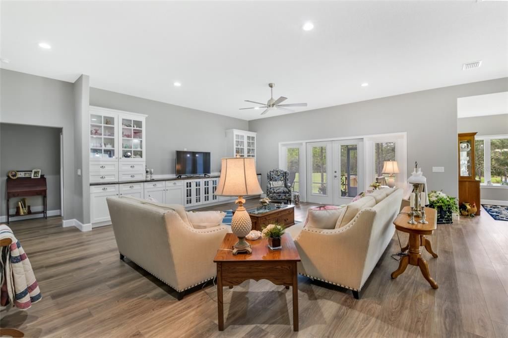 HUGE GREAT ROOM WITH BUILT-IN CABINETRY