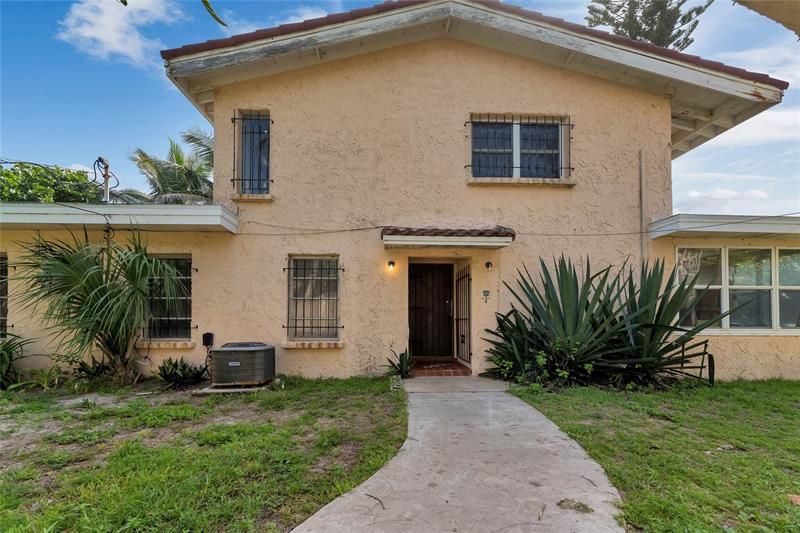 Recently Sold: $2,400,000 (4 beds, 3 baths, 2296 Square Feet)