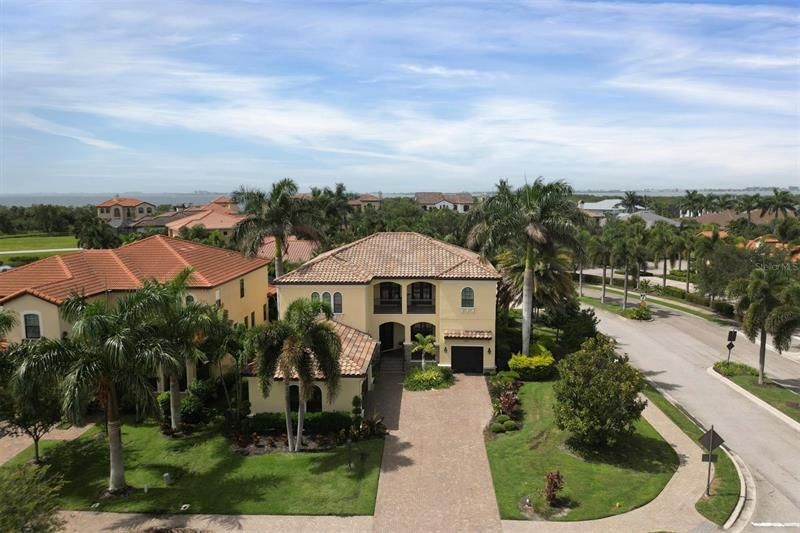 Recently Sold: $1,600,000 (5 beds, 4 baths, 3695 Square Feet)