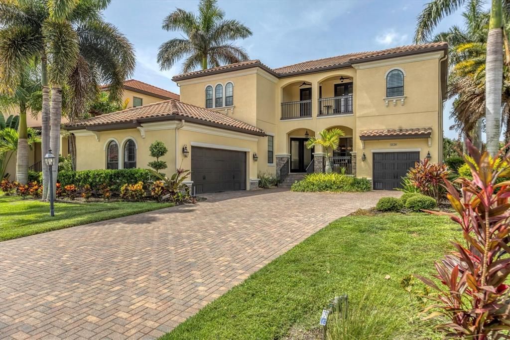 Recently Sold: $1,600,000 (5 beds, 4 baths, 3695 Square Feet)