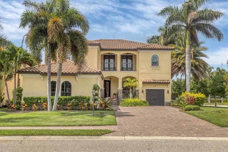 Recently Sold: $1,600,000 (5 beds, 4 baths, 3695 Square Feet)