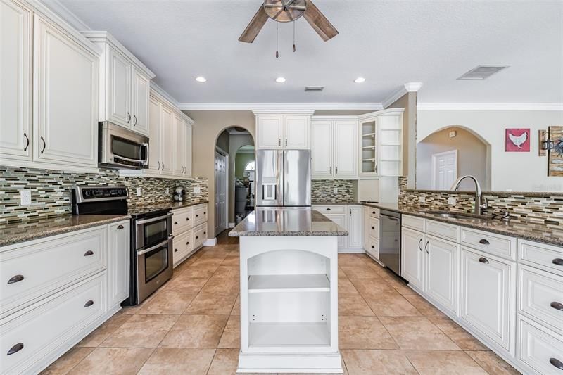 Recently Sold: $900,000 (4 beds, 3 baths, 3848 Square Feet)