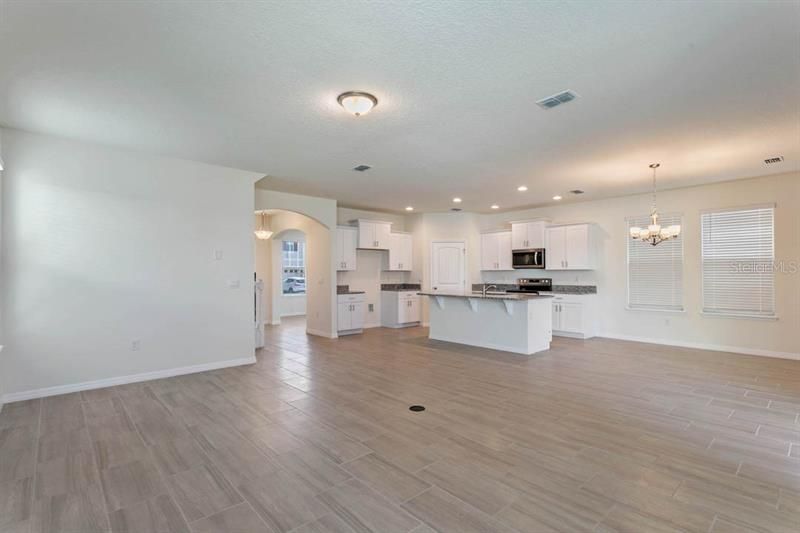 Recently Sold: $563,740 (3 beds, 2 baths, 2216 Square Feet)
