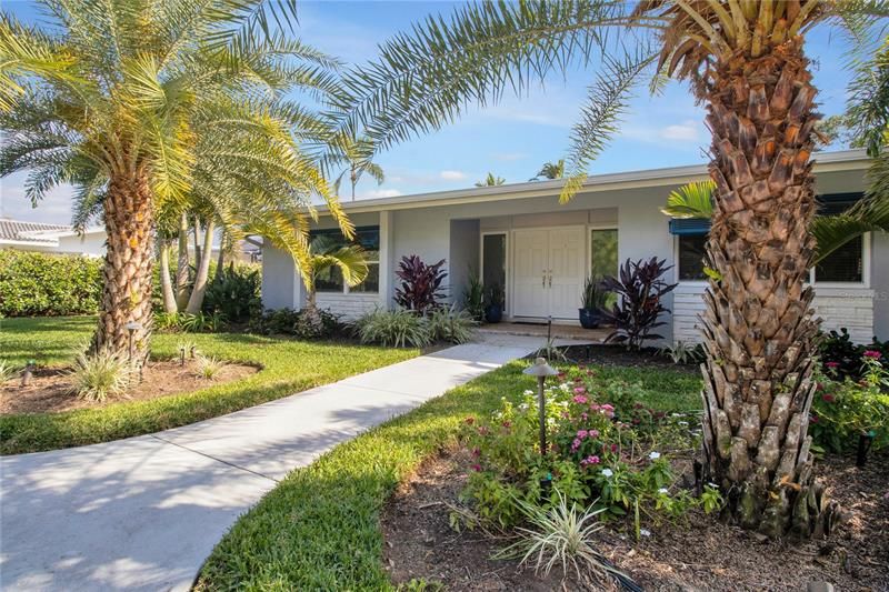 Recently Sold: $2,195,000 (3 beds, 3 baths, 2648 Square Feet)