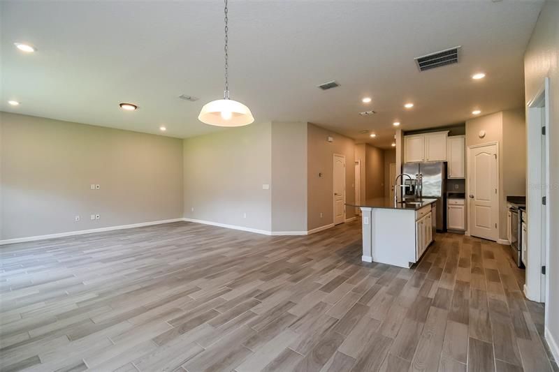 Recently Rented: $1,920 (3 beds, 2 baths, 1548 Square Feet)