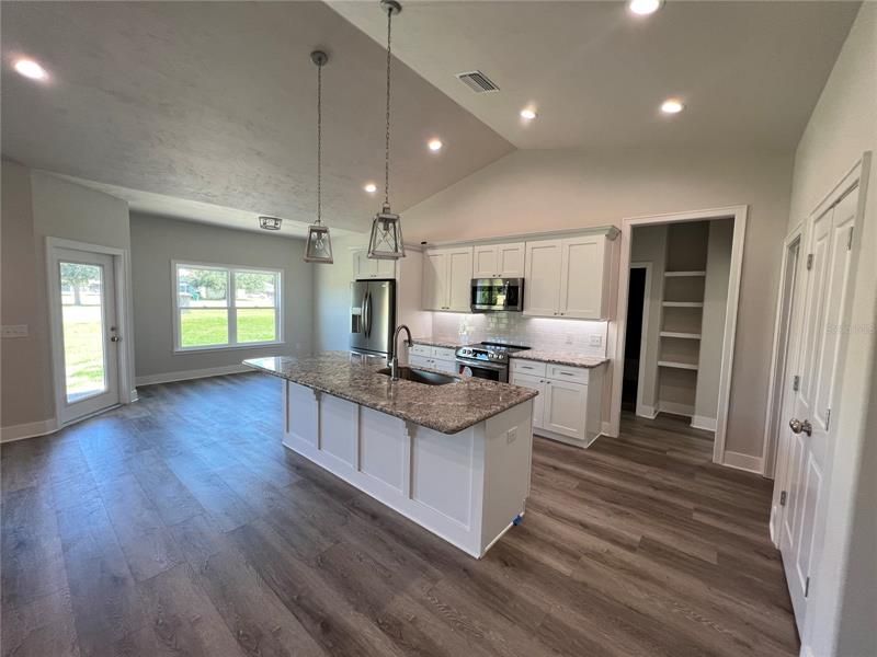 Recently Sold: $371,000 (4 beds, 2 baths, 1826 Square Feet)