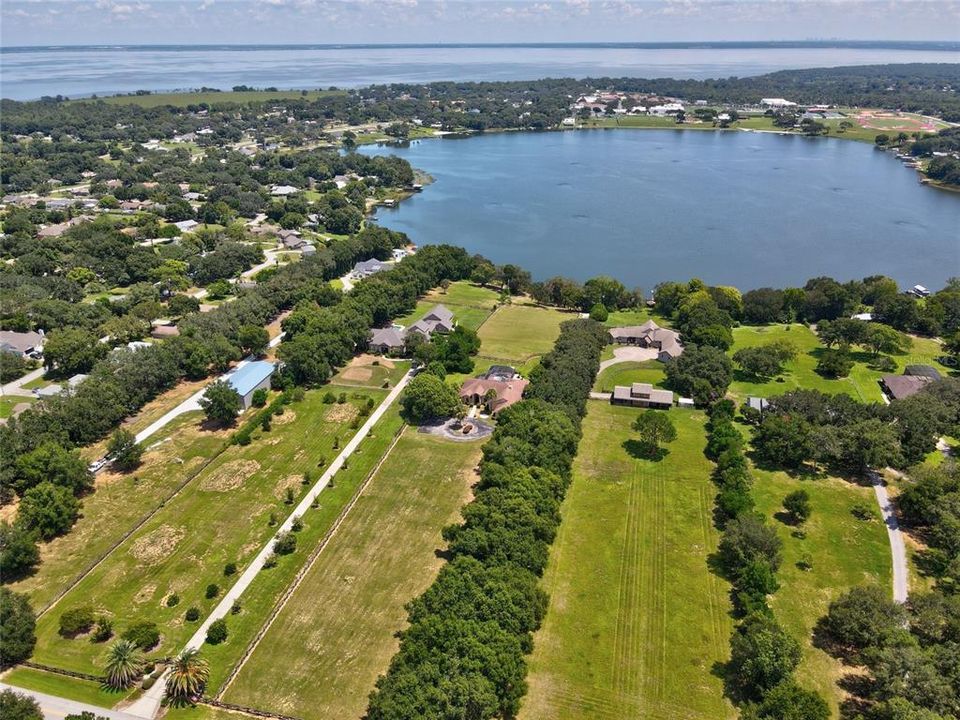 Vendido Recientemente: $1,200,000 (5 camas, 3 baños, 2858 Pies cuadrados)