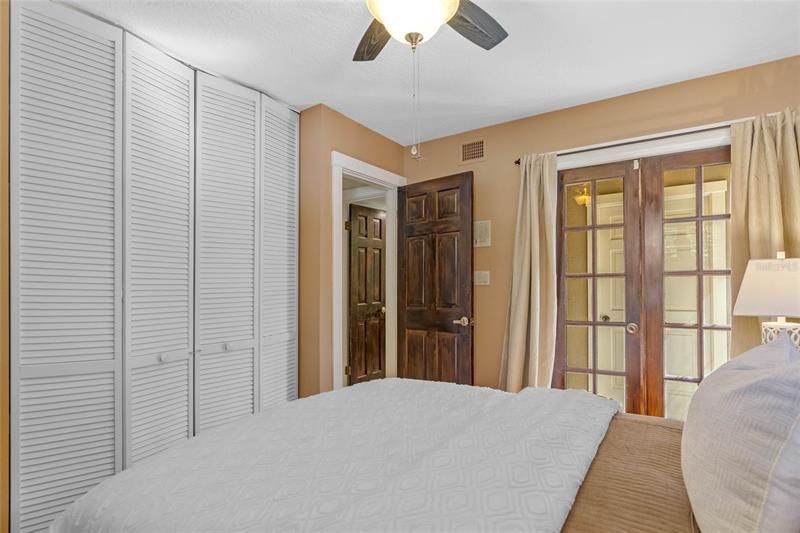Downstairs Guest room with private entrance!