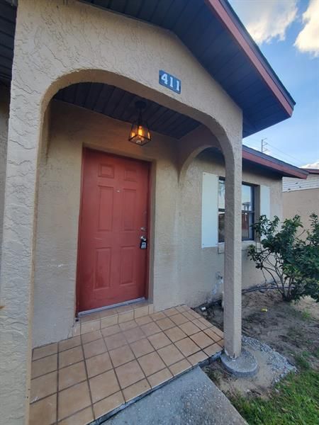 Recently Rented: $1,050 (2 beds, 1 baths, 810 Square Feet)