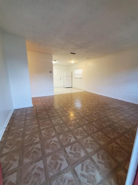 Recently Rented: $1,050 (2 beds, 1 baths, 810 Square Feet)