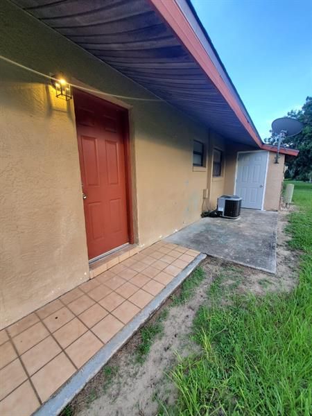 Recently Rented: $1,050 (2 beds, 1 baths, 810 Square Feet)