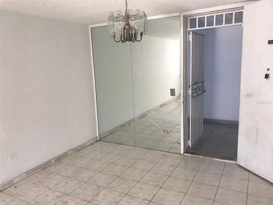 Vendido Recientemente: $117,000 (2 camas, 2 baños, 1006 Pies cuadrados)