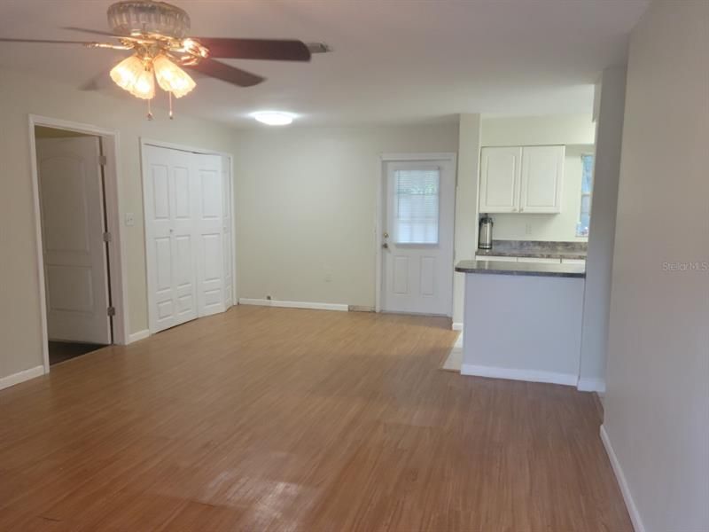 Recently Sold: $255,000 (3 beds, 1 baths, 1375 Square Feet)