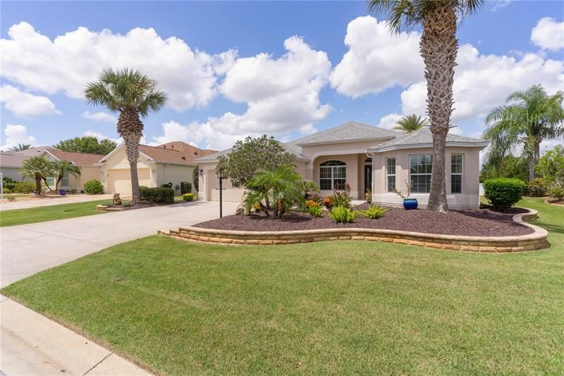 Recently Sold: $699,900 (3 beds, 2 baths, 1979 Square Feet)