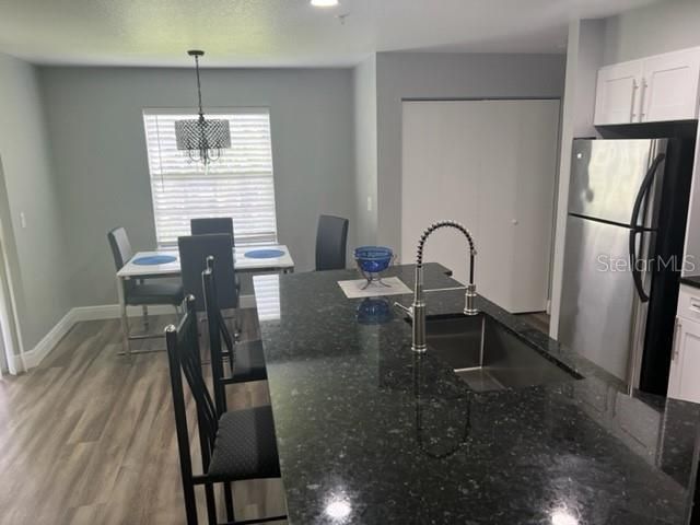 Recently Rented: $1,900 (1 beds, 1 baths, 842 Square Feet)