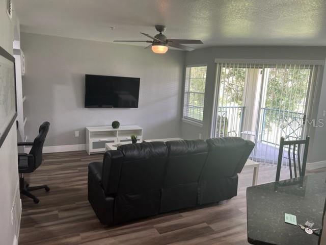 Recently Rented: $1,900 (1 beds, 1 baths, 842 Square Feet)