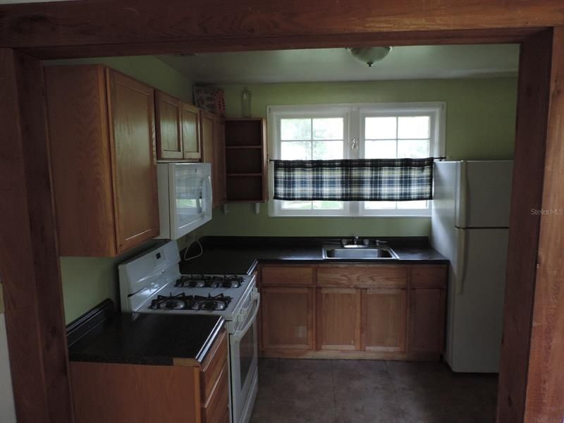 Recently Rented: $1,195 (2 beds, 1 baths, 843 Square Feet)