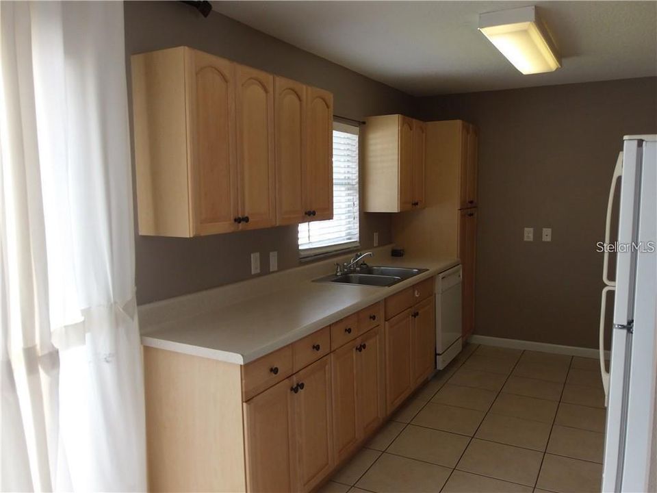 Recently Rented: $1,250 (2 beds, 2 baths, 806 Square Feet)