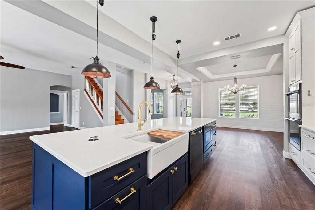 Recently Sold: $1,075,000 (6 beds, 4 baths, 3898 Square Feet)