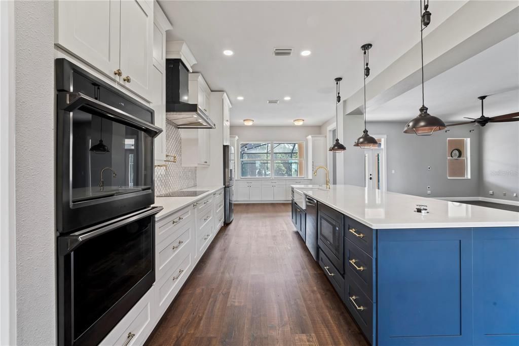 Recently Sold: $1,075,000 (6 beds, 4 baths, 3898 Square Feet)