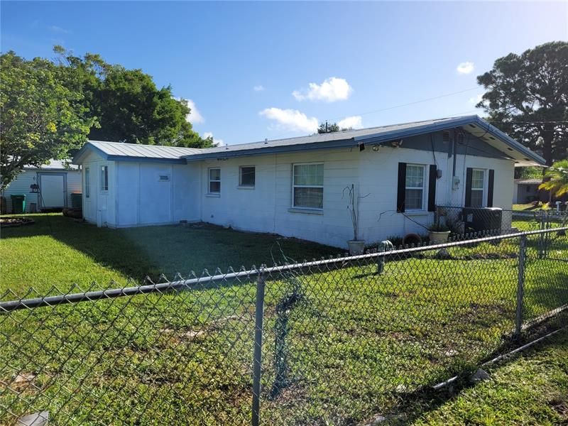 Recently Sold: $229,000 (3 beds, 1 baths, 1300 Square Feet)