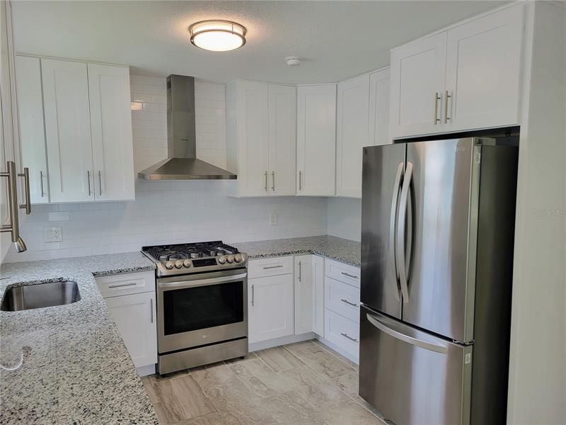Recently Rented: $2,500 (2 beds, 1 baths, 939 Square Feet)