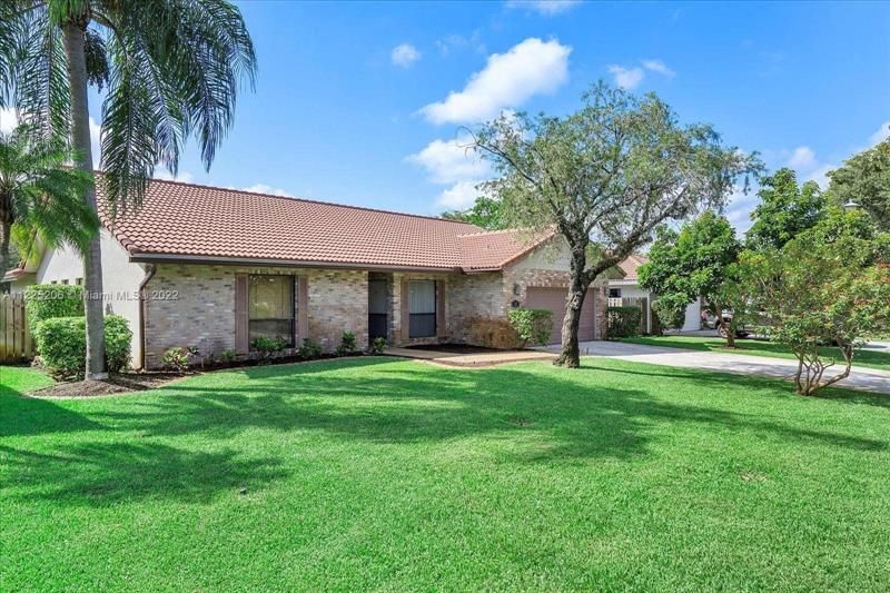 Recently Sold: $595,000 (4 beds, 2 baths, 2243 Square Feet)