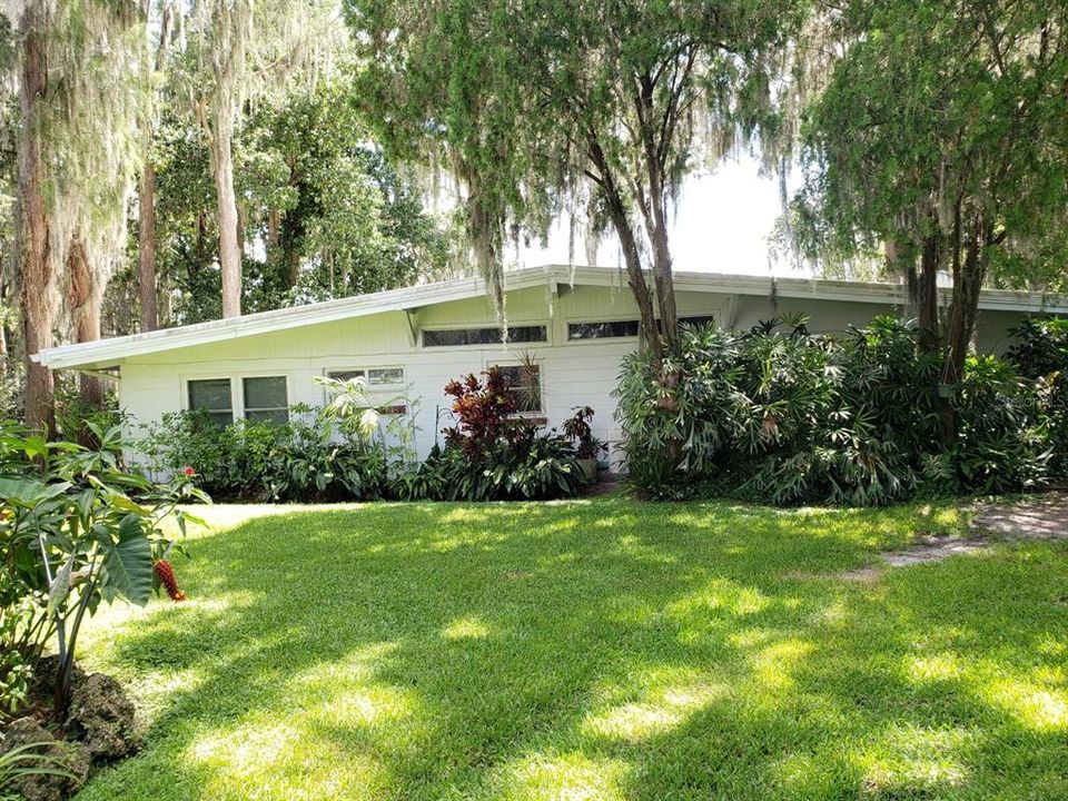 Recently Sold: $280,000 (2 beds, 1 baths, 1212 Square Feet)