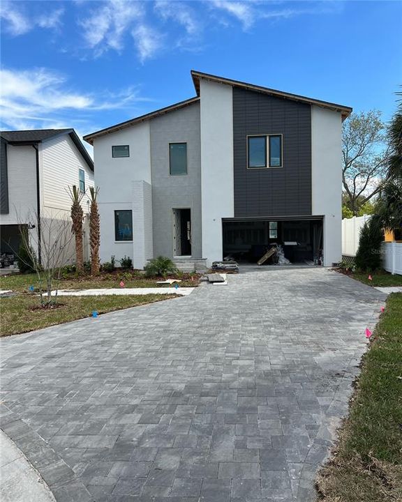 Recently Sold: $710,000 (5 beds, 3 baths, 2929 Square Feet)