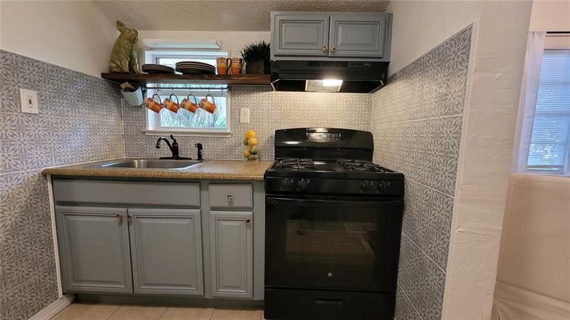 Recently Sold: $186,800 (2 beds, 1 baths, 664 Square Feet)