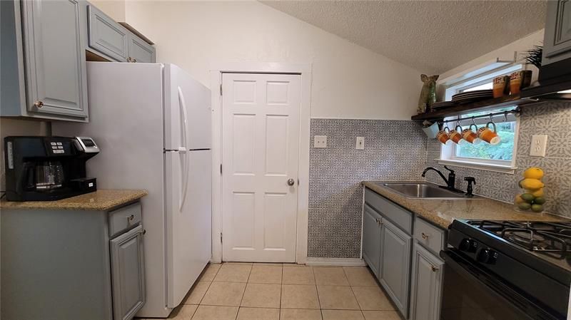 Recently Sold: $186,800 (2 beds, 1 baths, 664 Square Feet)