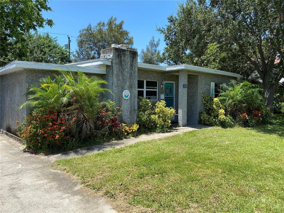 Recently Sold: $235,000 (2 beds, 1 baths, 779 Square Feet)