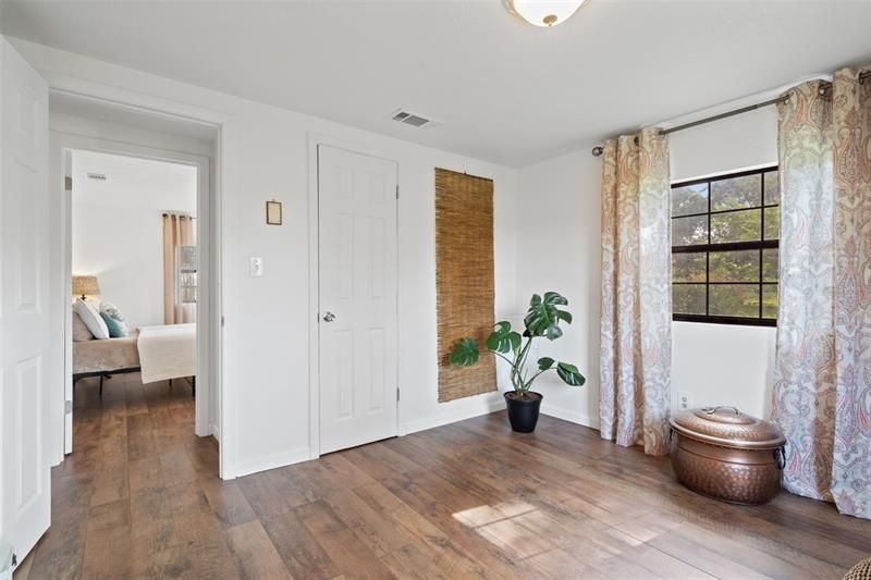 Recently Sold: $350,000 (2 beds, 1 baths, 1116 Square Feet)