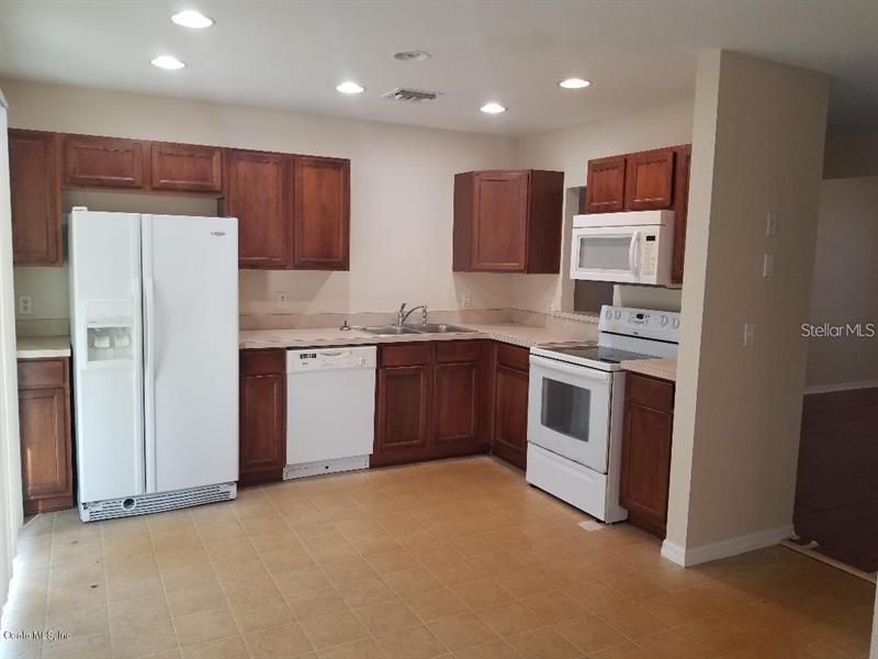 Recently Rented: $1,200 (3 beds, 2 baths, 1401 Square Feet)