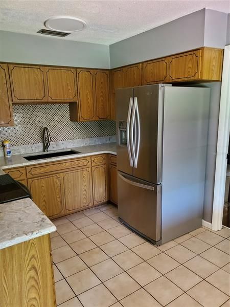 Recently Rented: $1,650 (3 beds, 2 baths, 1456 Square Feet)