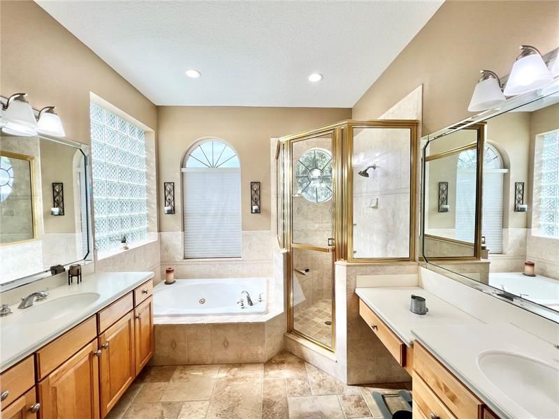 最近售出: $999,500 (3 贝兹, 2 浴室, 2720 平方英尺)