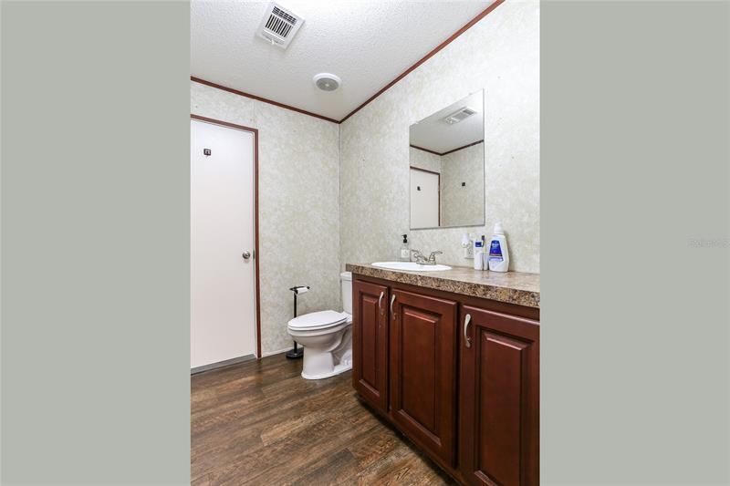 最近售出: $260,000 (3 贝兹, 2 浴室, 1397 平方英尺)