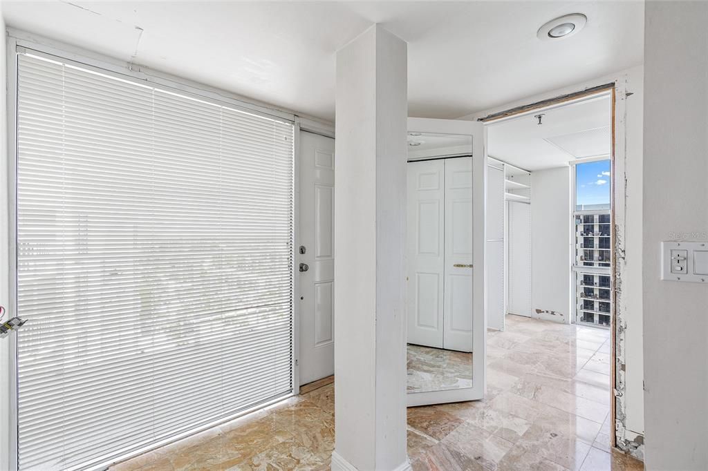 Recently Sold: $1,800,000 (2 beds, 2 baths, 1982 Square Feet)