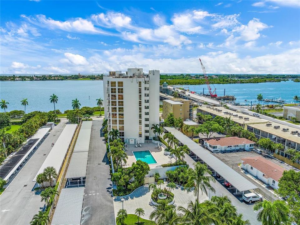 Recently Sold: $1,800,000 (2 beds, 2 baths, 1982 Square Feet)