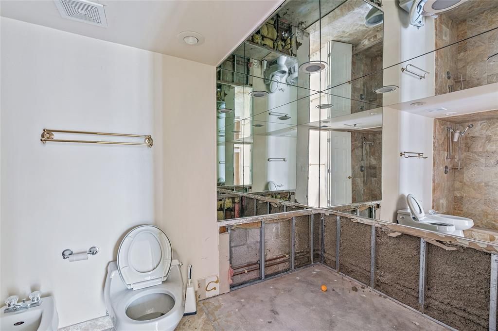 Recently Sold: $1,800,000 (2 beds, 2 baths, 1982 Square Feet)