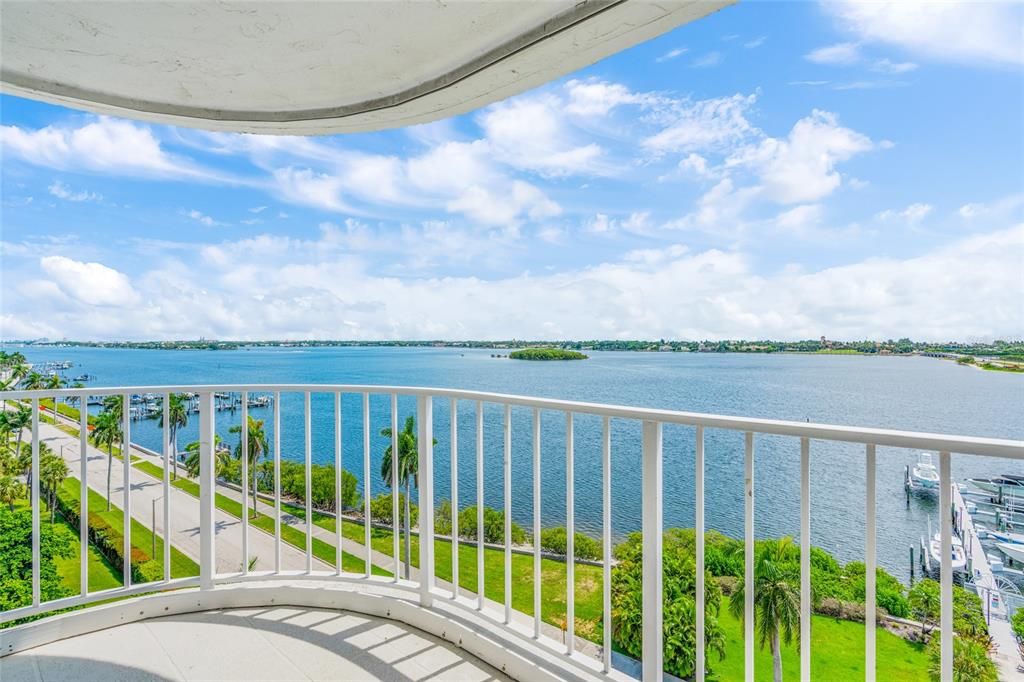 Recently Sold: $1,800,000 (2 beds, 2 baths, 1982 Square Feet)