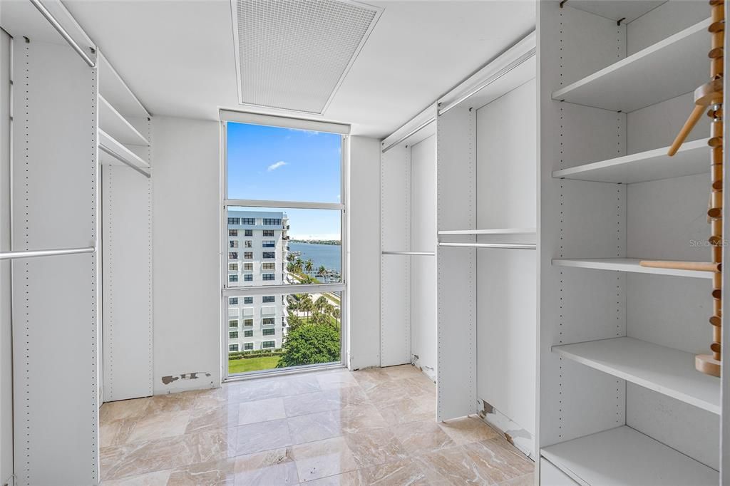 Recently Sold: $1,800,000 (2 beds, 2 baths, 1982 Square Feet)